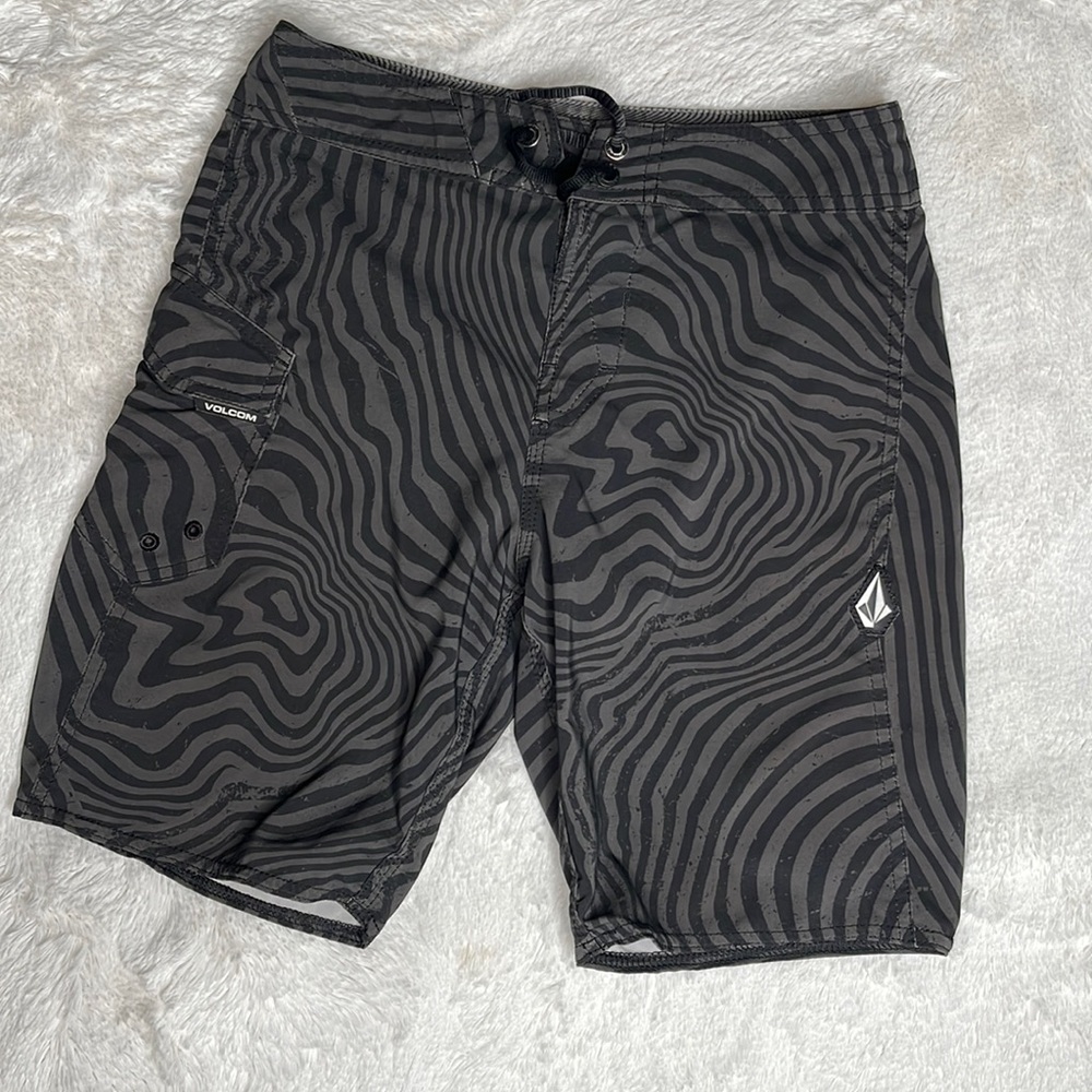 Men’s 27 Volcom shorts